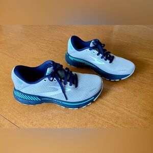 Brooks Adrenaline GTS 22 Road Running Shoes (very gently used)